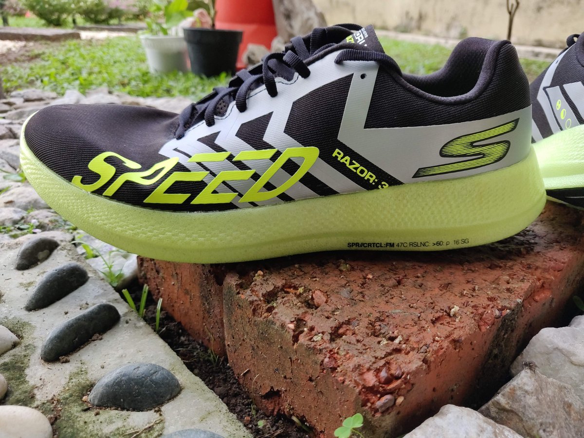 TwoSpd's tweet photo. With Nike being all the rage these days (and with good reason too) but I'm a shoe geek and I simply love getting my hands on any brand out there that catches my fancy. One such shoe was the Skechers GOrun Razor 3 ... #Skecherperformance #razor3 #hyper
https://t.co/9oya8NnasO https://t.co/qqFT7AsheR