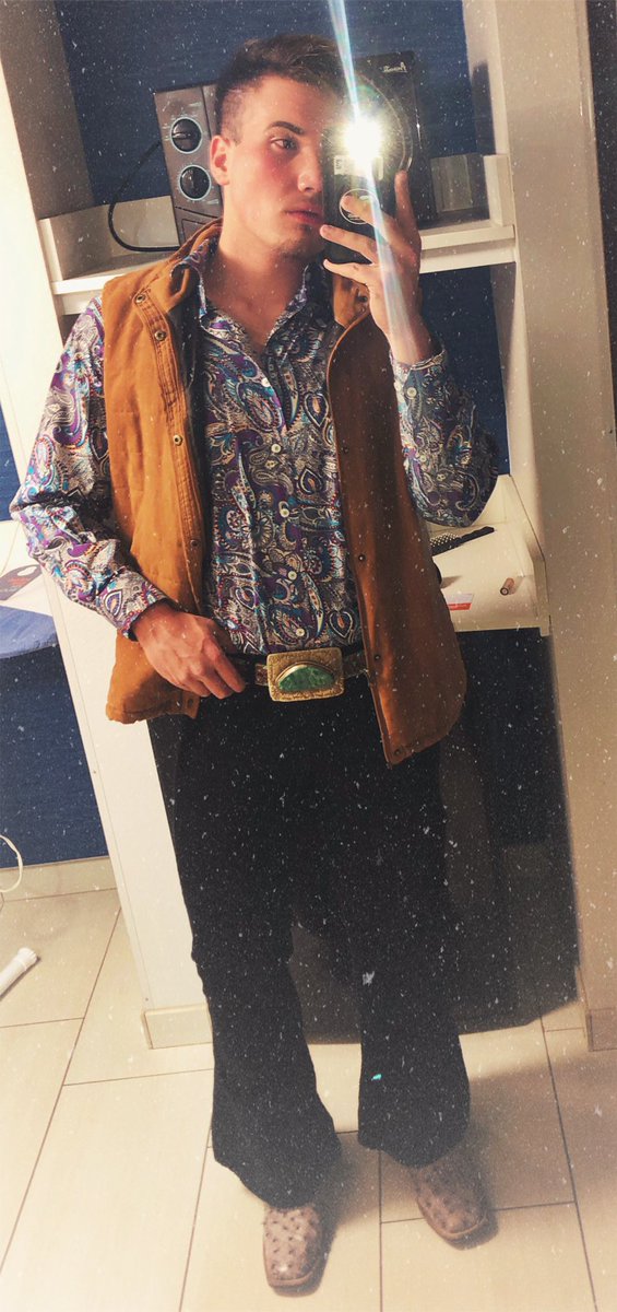 laelluke's tweet photo. Nashville, night 1 https://t.co/HeOyJiy4ty