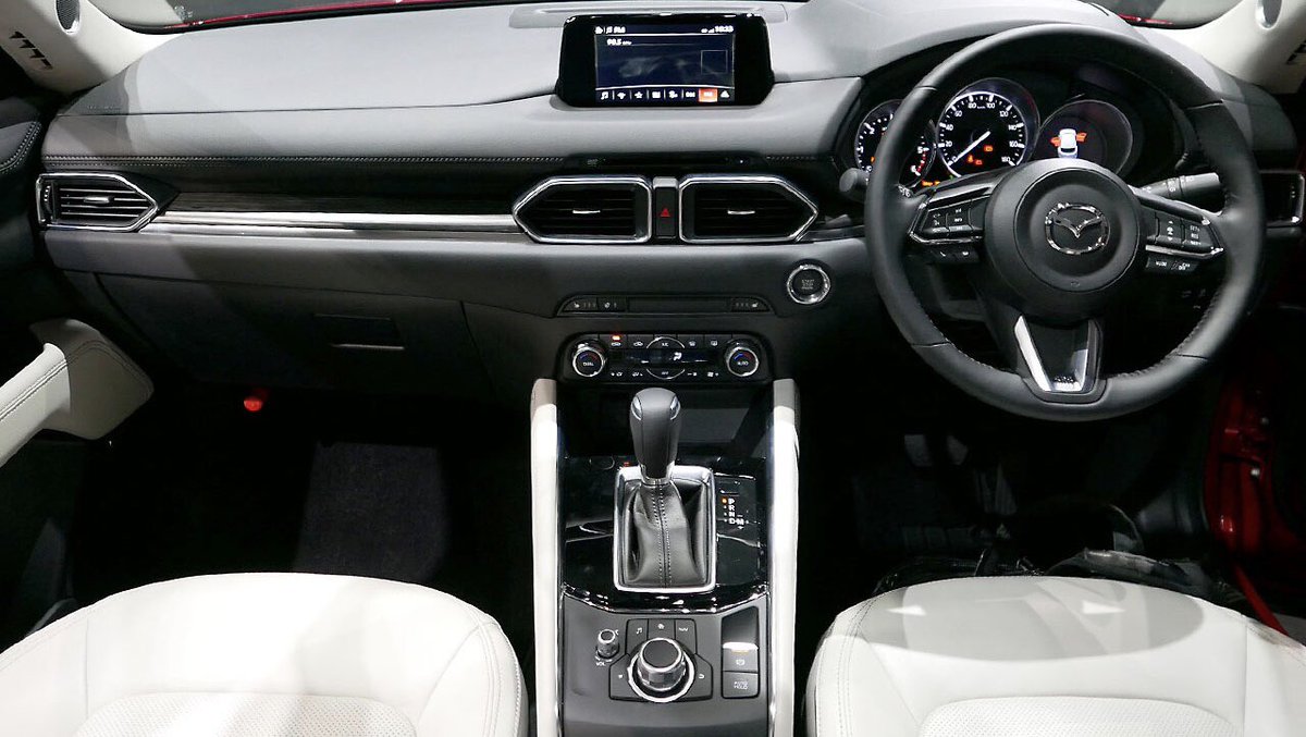 Demi Cx5 ユーザーは ショップopのsdカード使用の マツコネ ナビ派が多いの それともスマートフォン接続式のナビ 派が多い 私は 不便とは言われてるけど使い慣れたマツコネナビの方がやっぱり使い易いかな でも肝心なsdカードがopとは知らんで