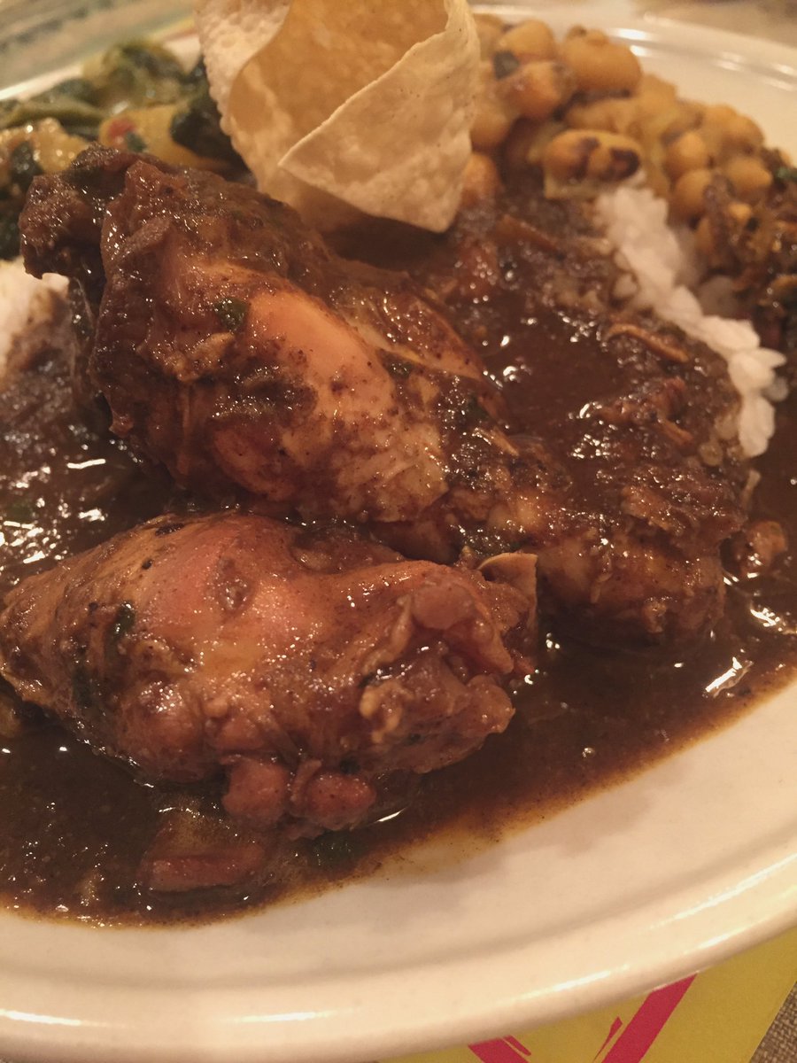 9zvCkAdZFEDeG8S's tweet photo. ラサハラとゆう店名はシンハラ語で美味しい場所という意味らしい、セイロンプレートを注文。家庭的な味で優しい
#RASAHARA
#スリランカカレー
#カレー https://t.co/X9JeByxaz5