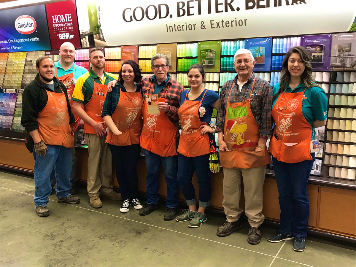 Great job Eric providing excellent customer service in paint. Keep up the  amazing work. #LincolnPride #Pacnorthproud #D172Driven