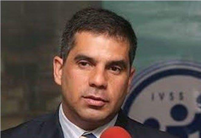 DolarToday's tweet photo. Confirmado: Carlos Rotondaro pidió refugio en Colombia. Fue Presidente del IVSS durante 10 años.,  y ministro de salud. A él se debe gran parte de la crisis hospitalaria venezolana. https://t.co/1OkVc7WfmS