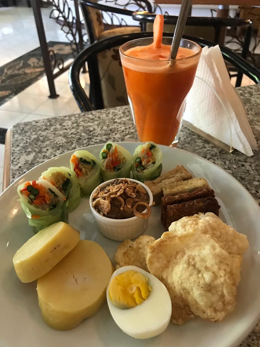 her_alone's tweet photo. Gado-gado ala Bali. Makanan sehat dan tidak termasuk mahal, tetapi tampilan penyajiannya membuatnya nampak mewah.

#Baliku
#Kisihati https://t.co/zswhy9r9Zs