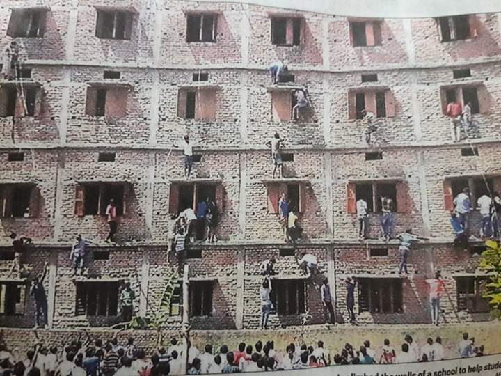 sarvmanglamcom's tweet image. भारतीय विज्ञान संघ 🔩 या मोदी रोजगार संहिता!!
 
नरेंद्र मोदी  &apos;इंडियन साइंस कांग्रेस&apos; से रोजगार उत्पन्न करेंगे! 

प्रश्न है कि विज्ञान की उत्पत्ति हिंदी में होगा या अंग्रेजी में या गुजराती में ? 

वैदिक रीति से होगा या वैज्ञानिक विधि से ? 

या संघ रीति से ...

#ModiModiBhaiBhai