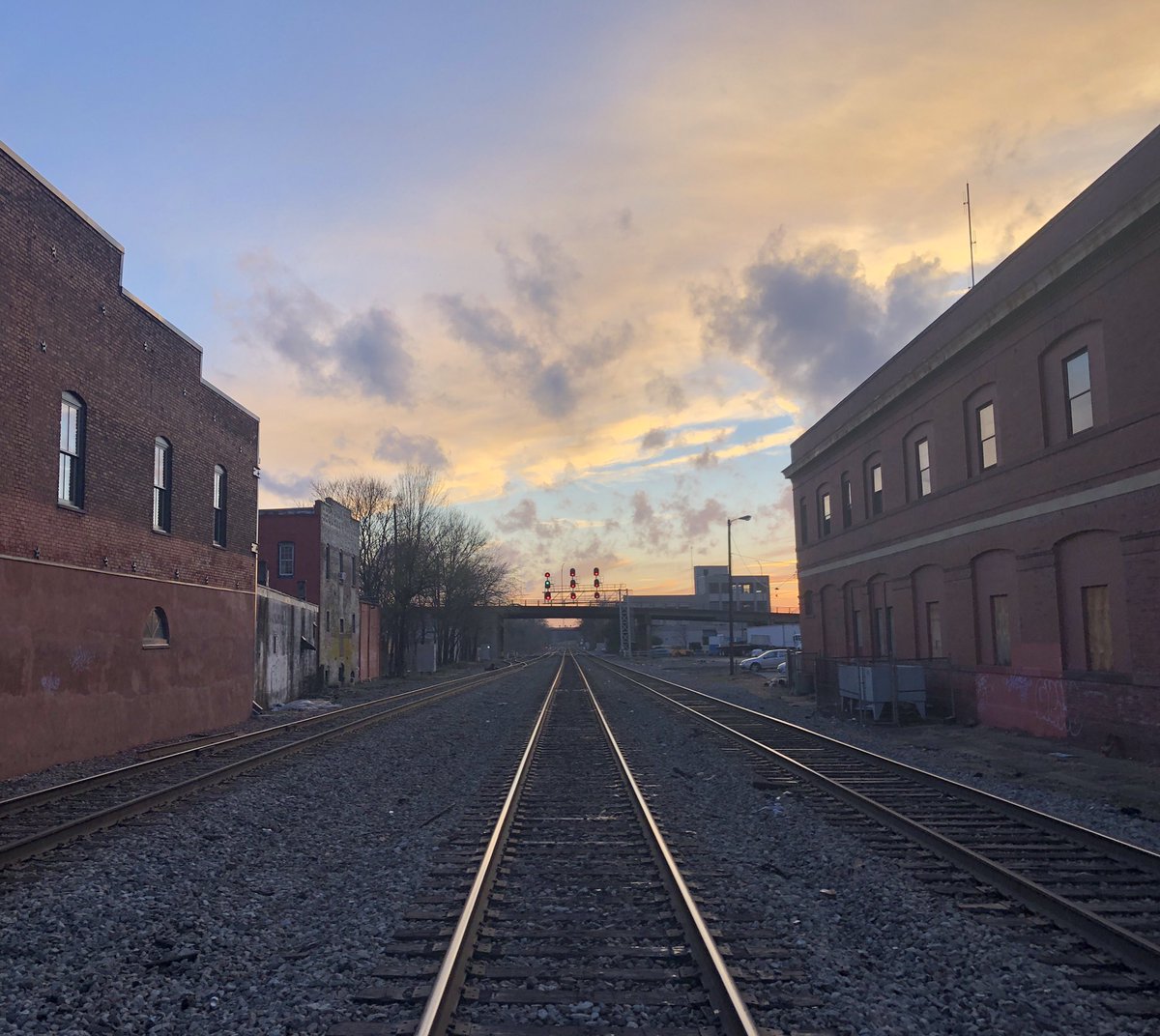 TheAndyEversole's tweet photo. Oh the places you’ll go... #sunset #traintracker #adventure https://t.co/et3fQXSkG5
