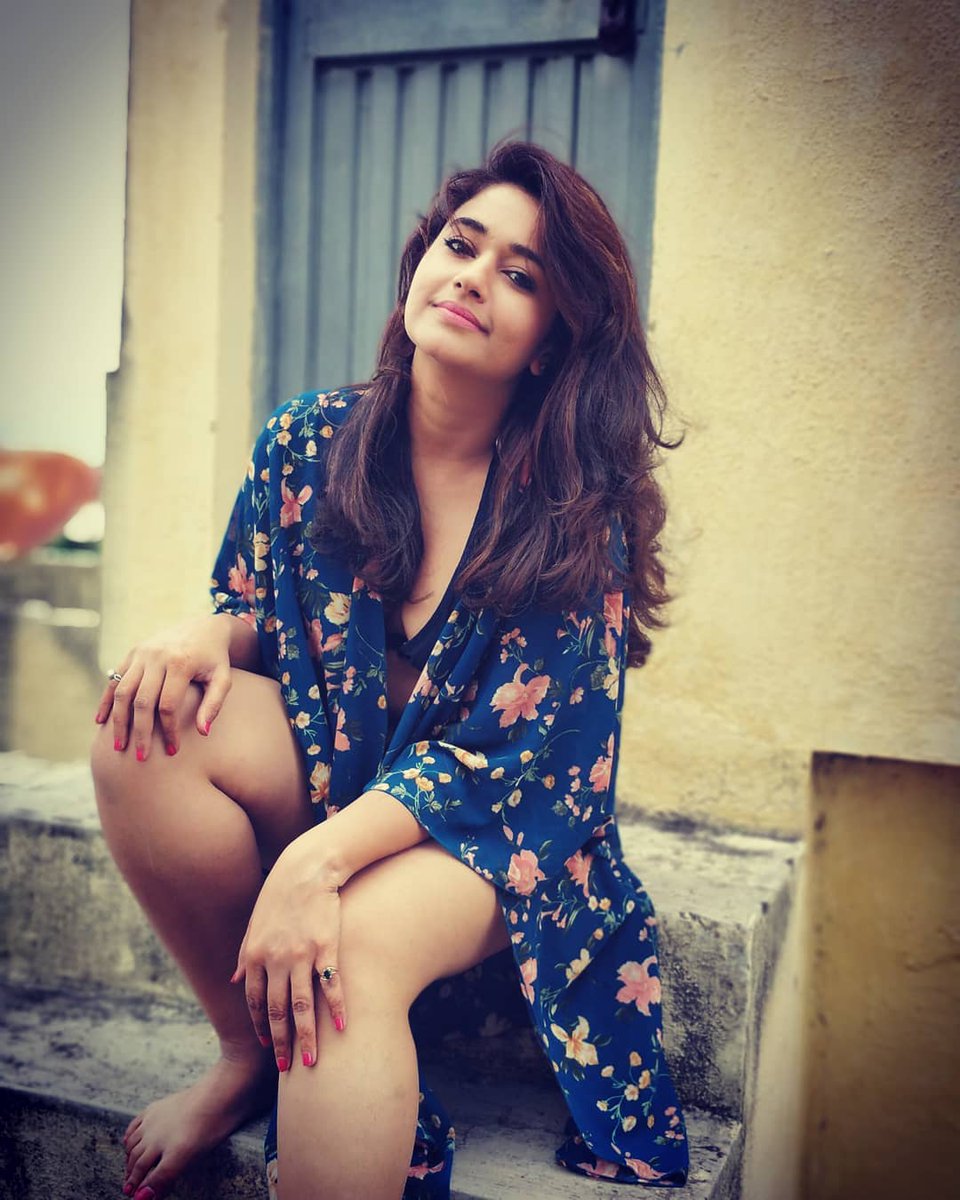 UnivQueenpoonam's tweet photo. #greatweekend @bajwa_poonam loveuuulottt😍😋😋😋😋😘😘😘 https://t.co/2MRjshRrie
