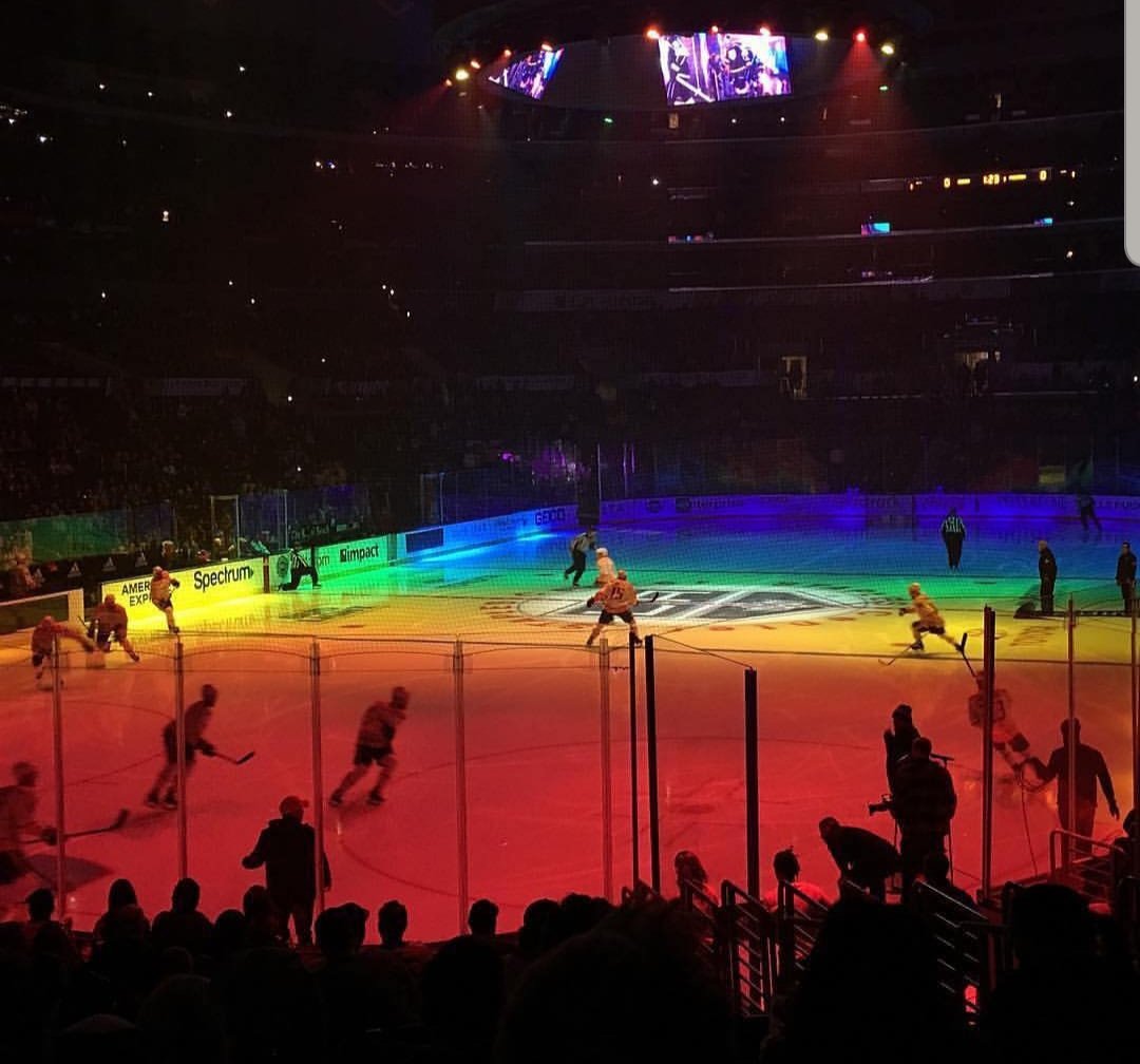Rob2563's tweet photo. #LAKings #PrideNight
#Staples #RobstarInUS https://t.co/EEcmUGeJKP