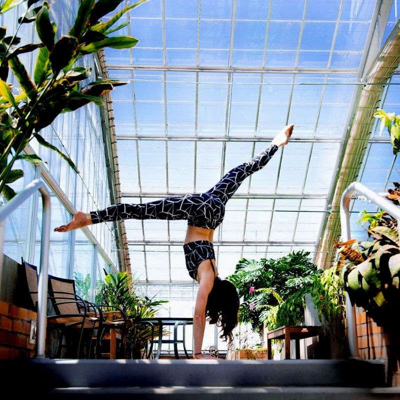 Turn up the quirky! Let these crackle printed #leggings from <a href="/Satvaliving/">Satva Living</a> save you from treading conventional paths.
Shop for women's style here: bit.ly/2ON2Bj4
.
.
#STYFI #athleisure #yogapants #fitness #sustainablefashion #organicclothing