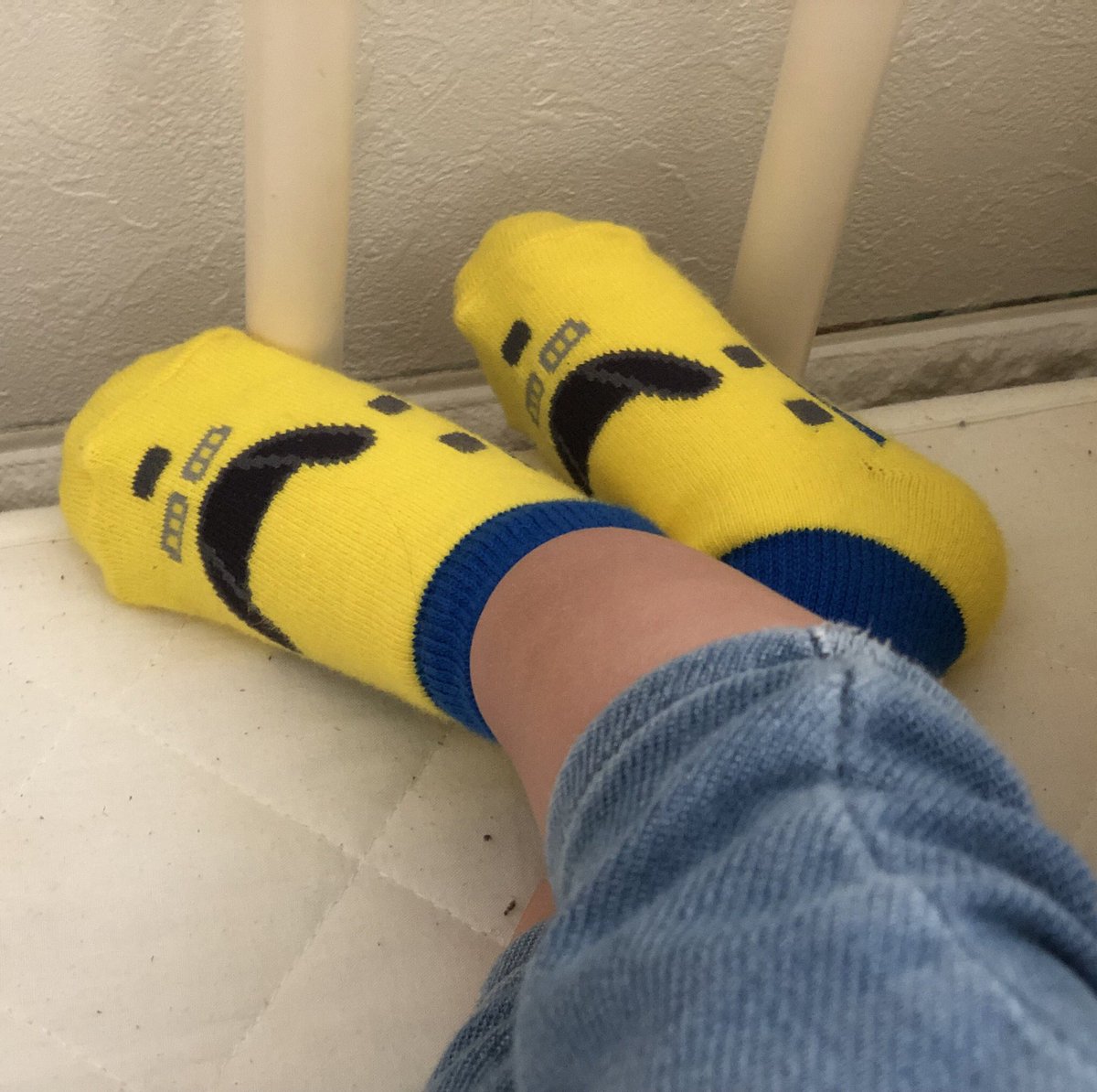 たにお 今日はパパがお土産で買ってきてくれたドクターイエローの靴下 息子は何をはかされているかなんて全くわかってないけど ドクターイエローと東北新幹線が好きなママは息子に履かせてウキウキですよ 鉄道オタクではありませんけど たにお 今日はパパがお土産で買ってきてくれたドクターイエローの靴下 息子は何をはかされているかなんて全くわかってないけど ドクターイエローと東北新幹線が好きなママは息子に履かせてウキウキですよ 鉄道オタクではありませんけど