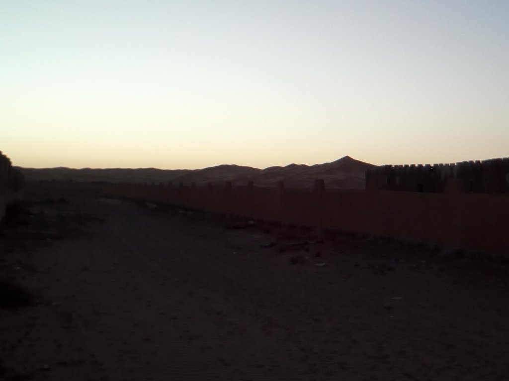GezwindeSpoed's tweet photo. Good morning Sahara. After 24h travelling with 3 flights, good food, some beers and 3hrs of sleep i am finally in the first bivouac #TuaregRally #950SuperEnduro. Lets start https://t.co/NQleXhBQDu