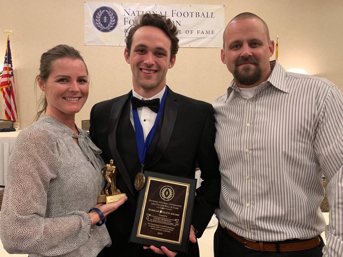 StanfordFball's tweet image. Congratulations to @C_bowman9 on his @NFFNetwork #ScholarAthlete Award. 📚🏈🏆

#StanfordMan | #CardClass19