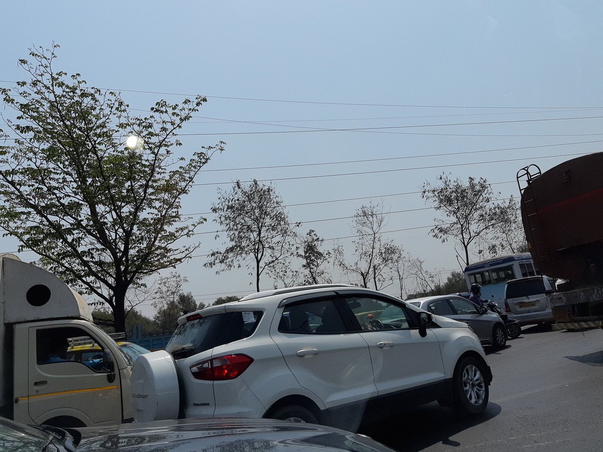 SunilGhate1's tweet photo. #Trafficjam #EEHighway from Vikhroli towards Chembur. No in UK delay of 20 minutes. Flyover construction near Link Rd to blame. @MumbaiPolice @VOGNewsLive @LocalPressCo @RoadsOfMumbai @Wassup_Mumbai @mumbaitraffic @RidlrMUM @smart_mumbaikar @ChemburChapters @ChemburInfo https://t.co/FymnQcwGp9