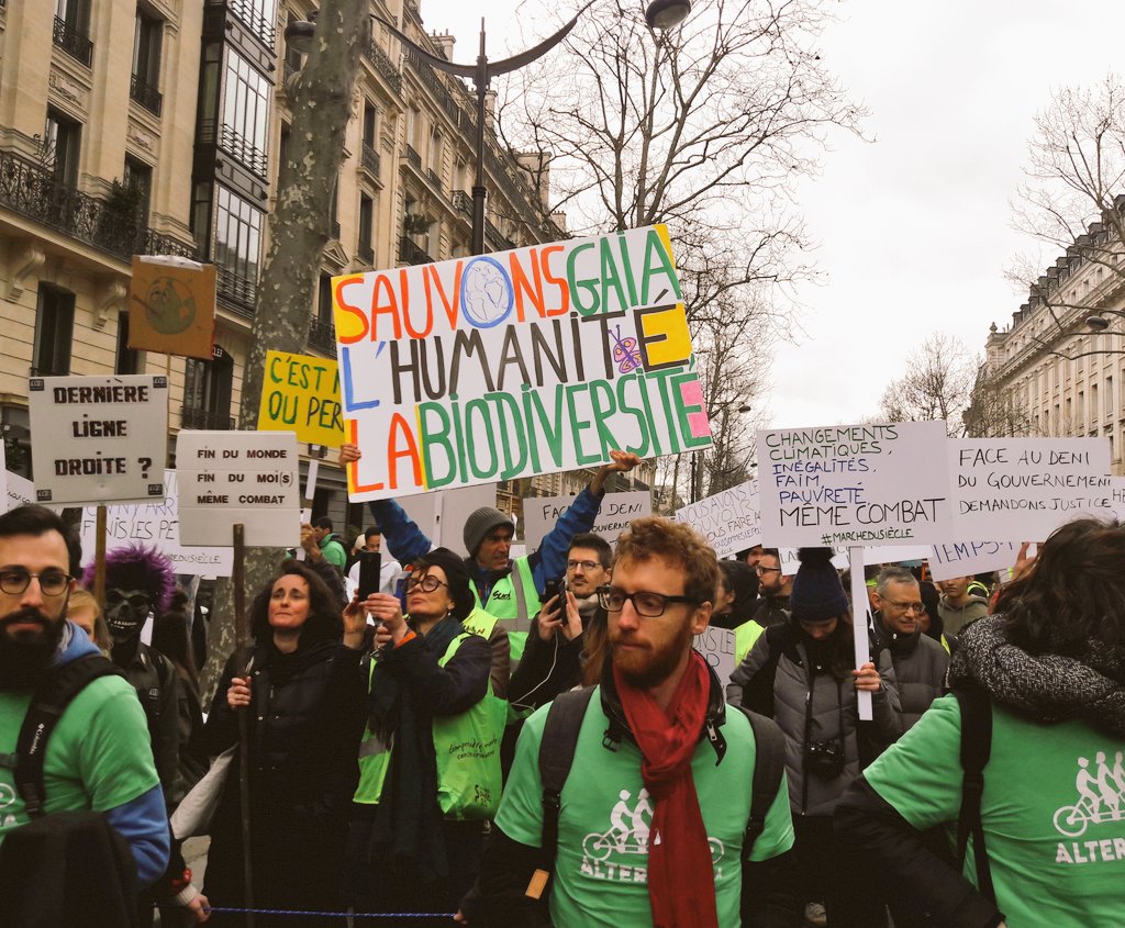 CRID_asso's tweet photo. Contre le racisme et toutes les discriminations! Fin du monde/Fin du mois, meme combat! #MarcheDuSiecle #16mars https://t.co/dmGysQNPVH