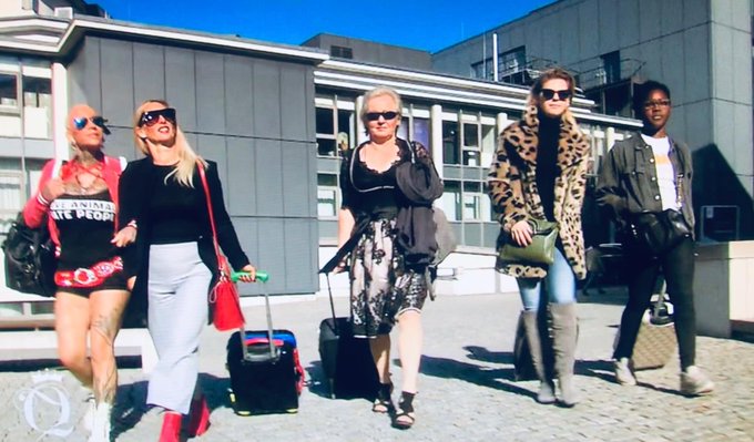 Jetzt auf #VOX. #ShoppingQueen mit eurer K&ouml;nigin. Einschalten https://t.co/OAYR3pC9eo<a href="/tag/vox"class="tags">#VOX</a><a href="/tag/shoppingqueen"class="tags">#ShoppingQueen</a>