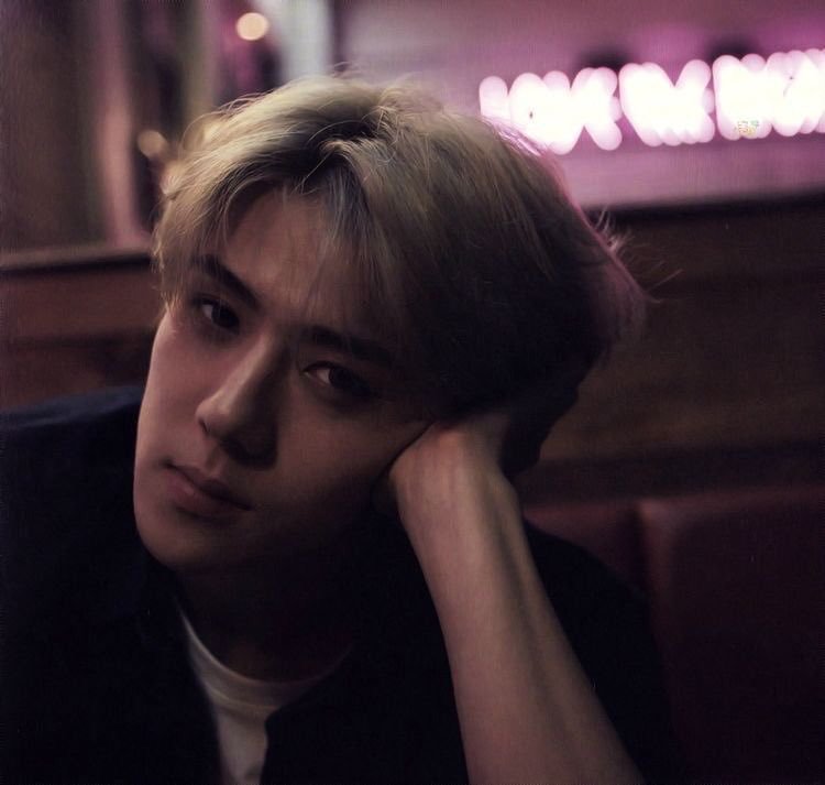 Nanaayu821's tweet photo. Cuman bisa bayangin malem mingguan ditatap sama dek sehun 

#TeamEXO #TwitterBestFandom #SoompiAwards https://t.co/4CiQ0ud1DO