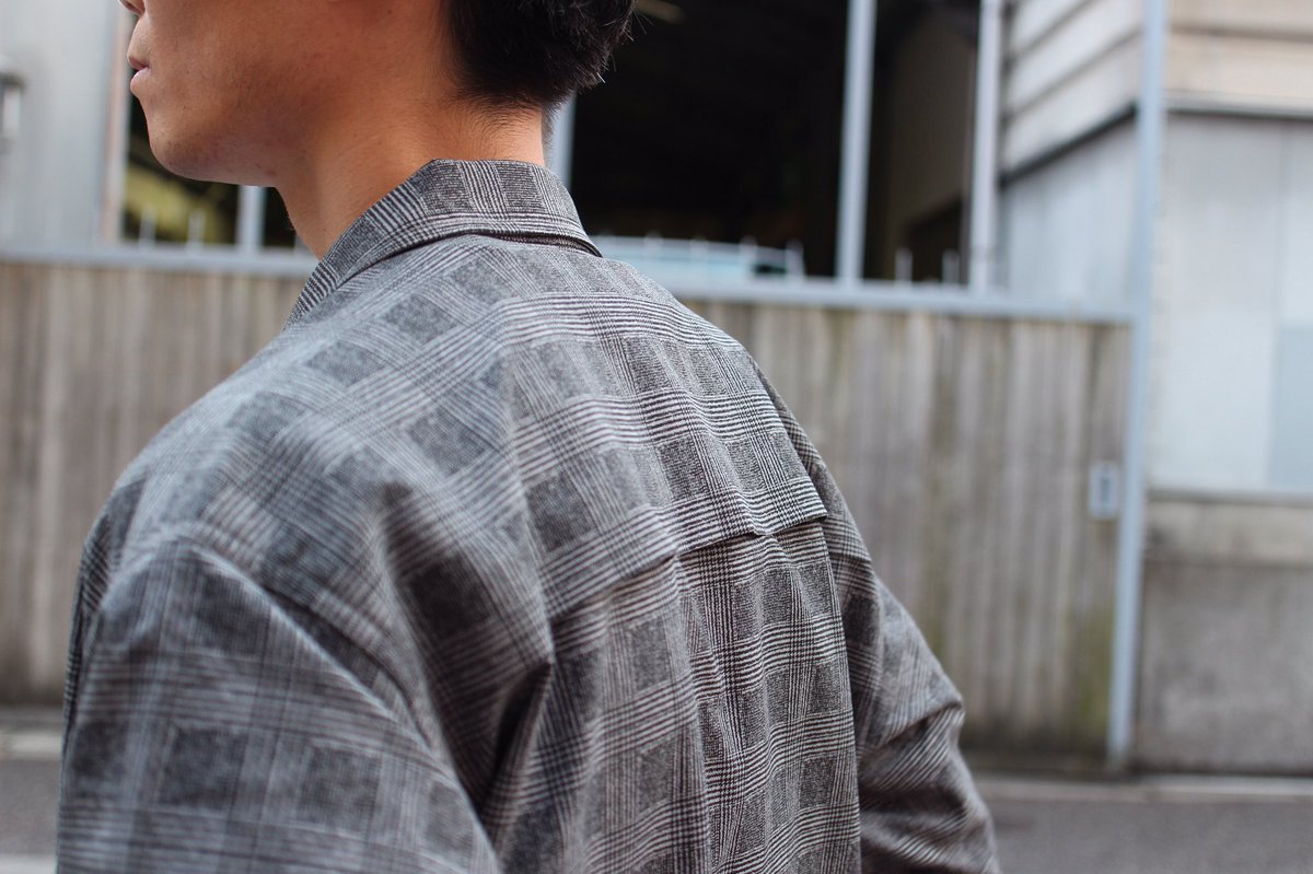 nanamicaFUKUOKA's tweet photo. .
.
【 #nanamica 】
.
#ALPHADRY Crew Jacket
.
先程ご紹介した、グレンチェックプリント柄のアルファドラクルージャケット。
.
身幅と腕周りがゆったりしたクラシックなデザインです。
背面のベンチレーションやメッシュ部分で、これからの季節、快適に過ごせる仕様も嬉しいですね。
. ¥29,000+tax https://t.co/FBCcLosiQH