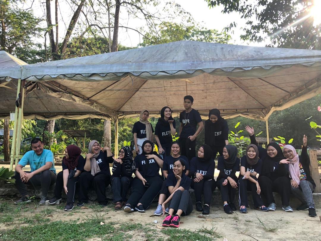 flexr_ev's tweet image. Our team building went well! Moga kami terus utuh kekal cemerlang gemilang terbilang 🧡