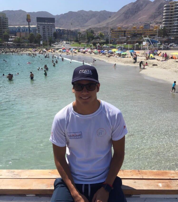 ATENCIÓN HISTÓRICO:
Sebastian Gonzalez acaba de comenzar el desafío de nadar a mar abierto desde Juan López hasta el Balneario Municipal #Antofagasta son 22 kilómetros en total, se espera su llegada entre las 14 y 15 horas, éxito a este joven Antofagastino 🏊🏼👏