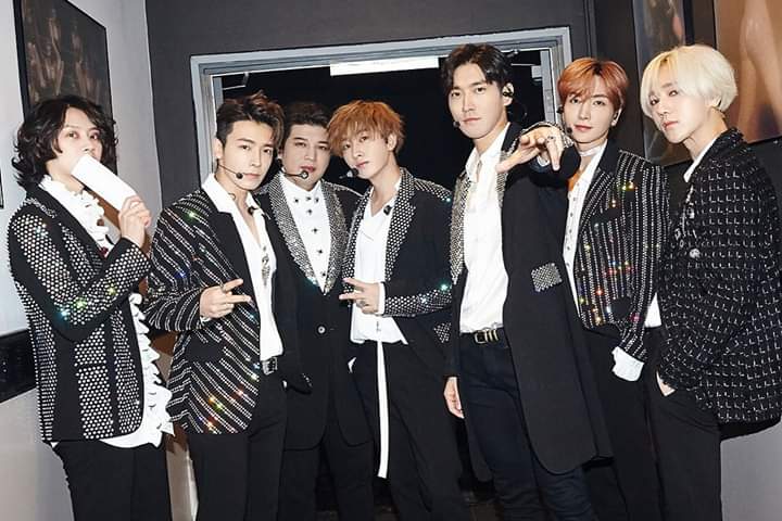 Rouss1908YS's tweet photo. Quien es súper Junior ? Ps Tus reyes, mis reyes, hombres perfectos. Si no los conocías ps te los presento: serán quienes harán que seas un pandita, encantarán tu corazón y aparecerán en tus sueños ... 
#SoompiAwards #TwitterBestFandom #TeamSuperJunior @soompi @SJofficial https://t.co/0G3HwMNQt3