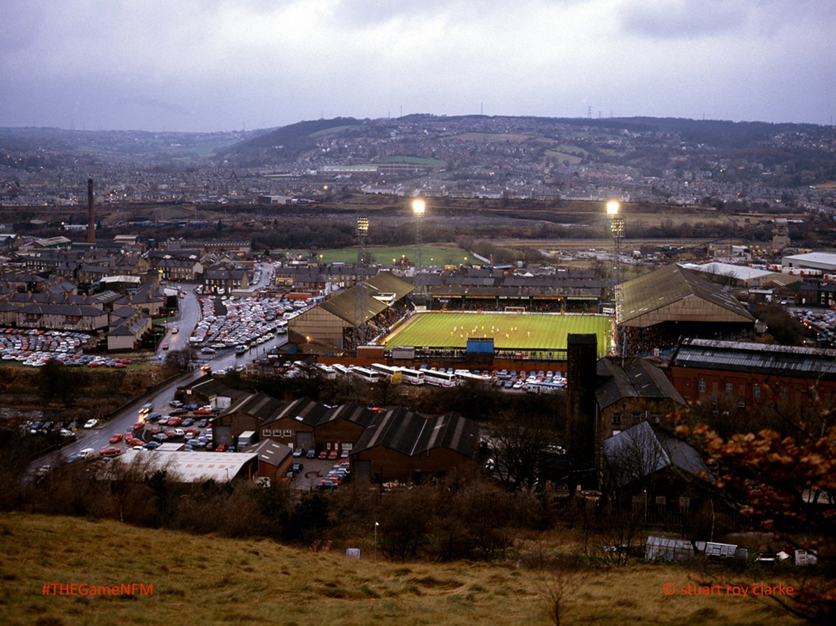 FootballMuseum's tweet photo. #9. Leeds Road, 1993. @htafcdotcom host @SUFCRootsHall at the old ground, designed by Archibald Leitch. 

Looks as glorious as it did in 1908 (probably). 👌

#TheGameNFM https://t.co/plobnr3IK3