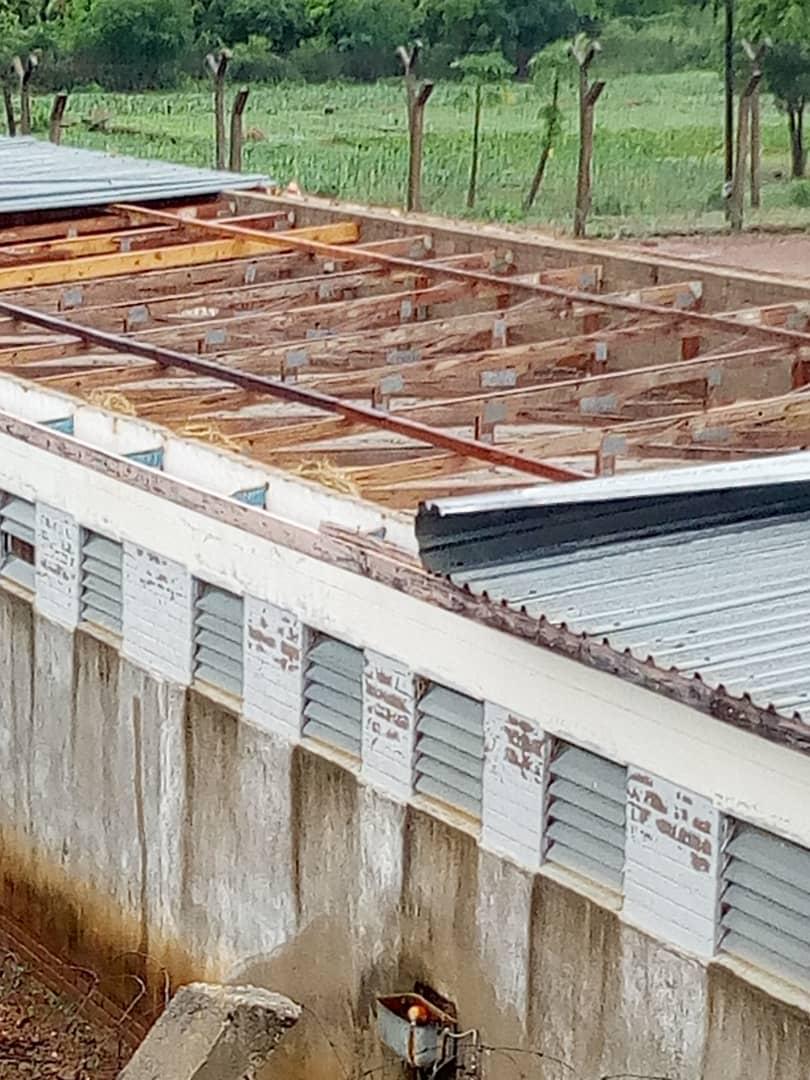 ZBCNewsonline's tweet image. #cycloneIdai: 4 cells have roofs blown away at Mutimurefu Prison, Masvingo.
