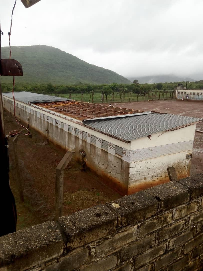 ZBCNewsonline's tweet image. #cycloneIdai: 4 cells have roofs blown away at Mutimurefu Prison, Masvingo.