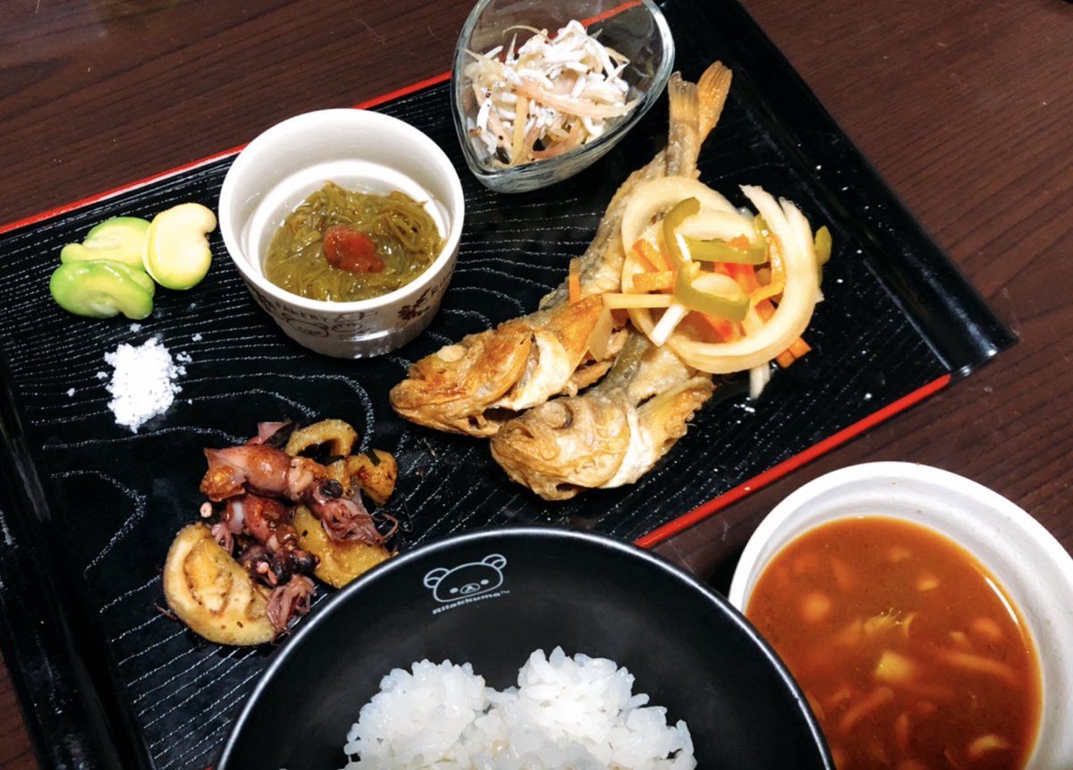 メインはハタハタの南蛮漬け🐟💕
ホタルイカとナスのペペロンチーノ風炒め、ミョウガとしらすのナムル風、タラの芽となめこの赤だし、めかぶ、そら豆✨
以上晩御飯紹介でした(=゚ω゚)ノ(笑)
#るな飯
#手作り
#おうちごはん