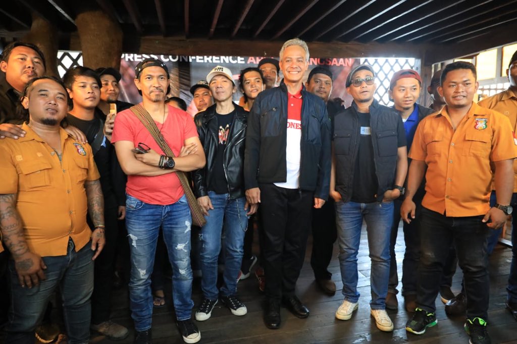 IG: andreopa tweet media
