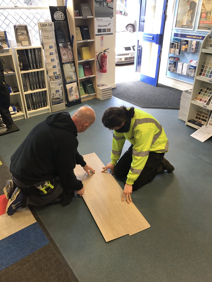 FletchtheRep's tweet photo. Andy Makepeace #flooring having an impromptu play with our new @Polyflorltd #Expona EnCore Rigid Loc SPC (Stone Polymer Composite) flooring https://t.co/06OtWIel6L