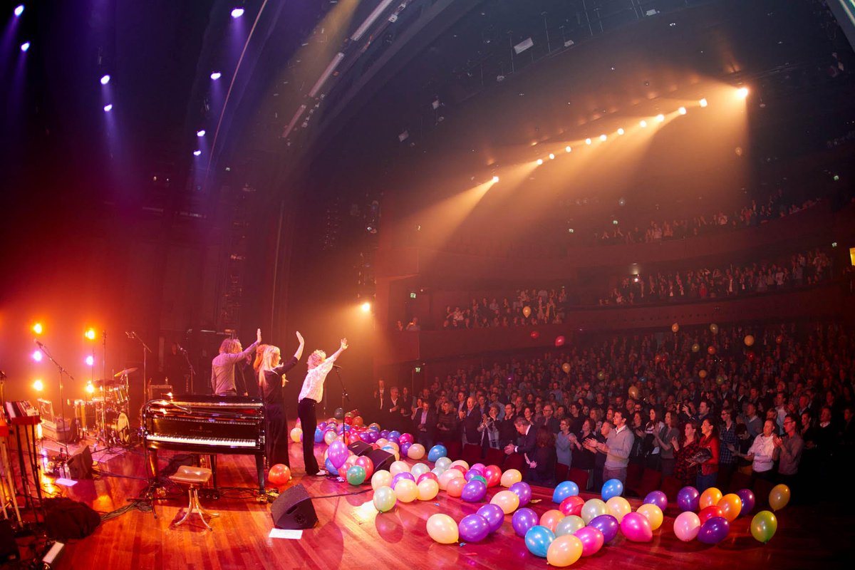 Terugblik op een geweldige feestavond met @deitalianen <a href="/iamjacqueline/">Jacqueline Govaert</a>  <a href="/Van_Spaendonck/">Van Spaendonck</a> @TheatersTilburg #100jaar #ondernemen
ow.ly/IYVF30o4aF7