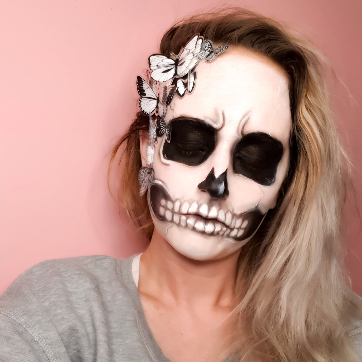ByKahli's tweet photo. #makeup #makeupart #creative #creativity #skull #halloween #butterfly #mua #wollongong #follow #follobackforfolloback #FolloMe #blackandwhite https://t.co/8I13xvMC59