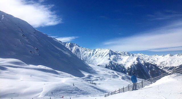 Sam9Bower's tweet photo. Been a pleasure @LesArcs 🏔 #Snowboarding #Shredding #BlueBird 🇫🇷 https://t.co/G6hsCDqZ1S