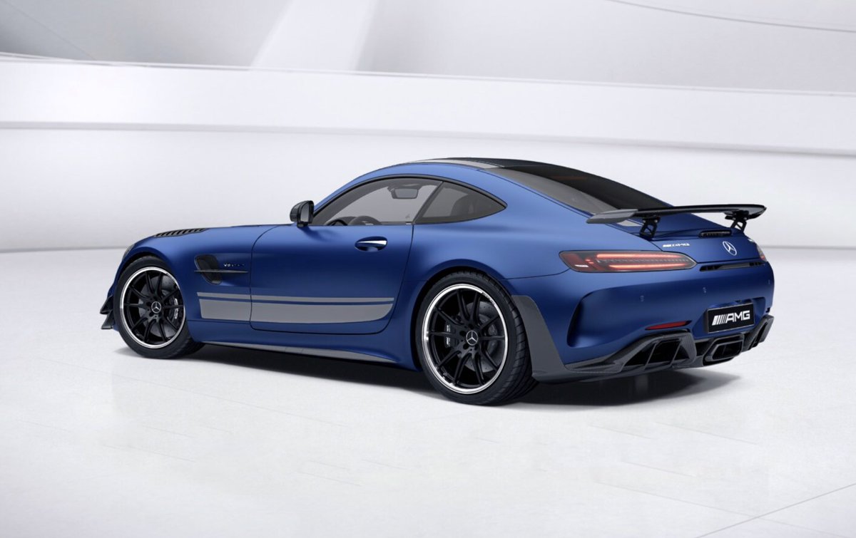 DavidDjt0311's tweet image. The awesome in @MercedesAMG in #turnbullbluemagno ok ok officially Designo Brilliant Blue Magno 👌🏻💙😈 just a shame @MercedesBenzUK isn’t offering any paintwork or options for the UK customers 🧐 #amgaddict 
Screen grabs 📸 @MercedesBenz_DE