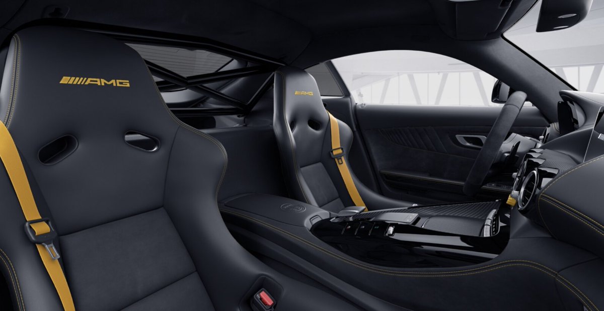 DavidDjt0311's tweet image. The awesome in @MercedesAMG in #turnbullbluemagno ok ok officially Designo Brilliant Blue Magno 👌🏻💙😈 just a shame @MercedesBenzUK isn’t offering any paintwork or options for the UK customers 🧐 #amgaddict 
Screen grabs 📸 @MercedesBenz_DE