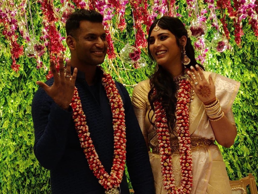 ke_s09's tweet photo. #Vishal aka @VishalKOfficial got engaged to his fiancée #Anisha today at #ITCKohinoor in #Hyderabad. The marriage will happen in September. All the best to the couple. https://t.co/6uEYJ2ScLi