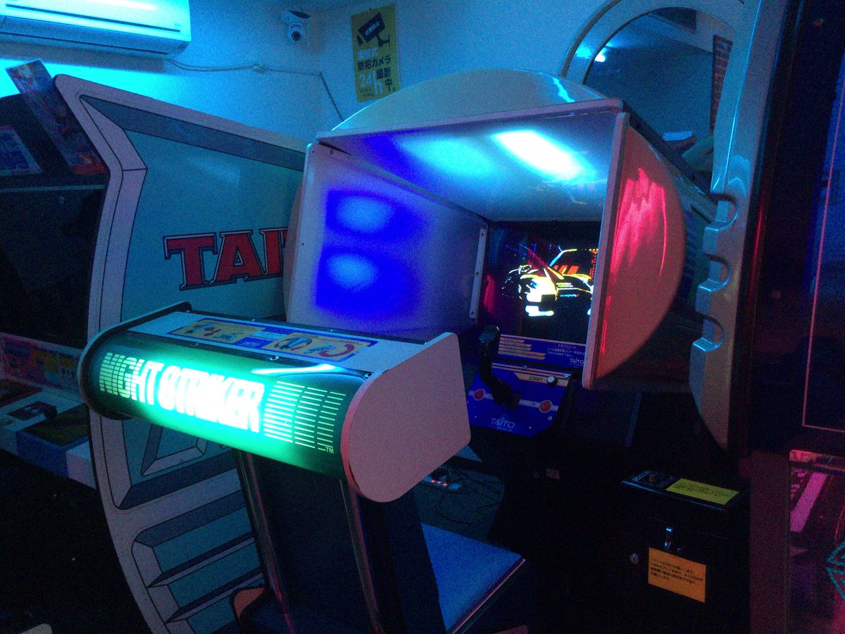 RebozoZ's tweet photo. レトロゲーセンザリガニに行って来ました！
夢だったナイトストライカー（実筐体）に乗れたのでもう思い残すことは無い！！ https://t.co/9nYVP8eoUM