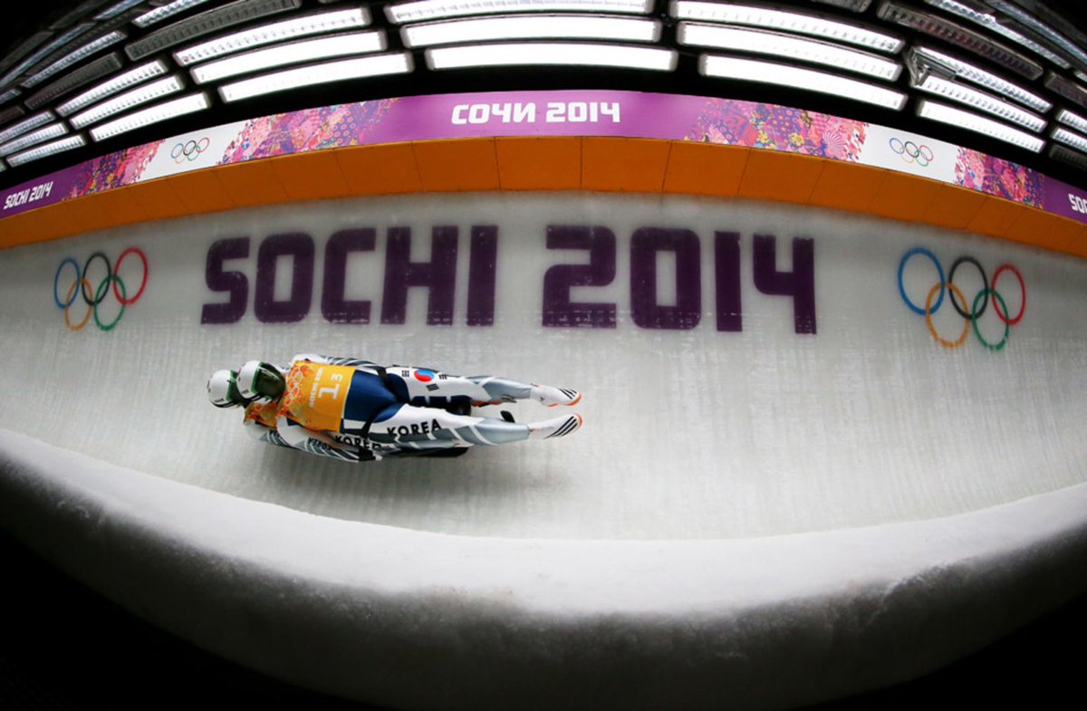 olympicmuseum's tweet photo. 22// ❄️Encapsulating the mood of the #Olympic Winter Games❄️
#Sochi 2014 (Russia🇷🇺): the official poster and a gripping picture of the #luge relay🛷. 
·
#olympicmuseum #OlympicLanguage #wintersports #2014olympics #skeletonsport https://t.co/oNIe1OLvd3