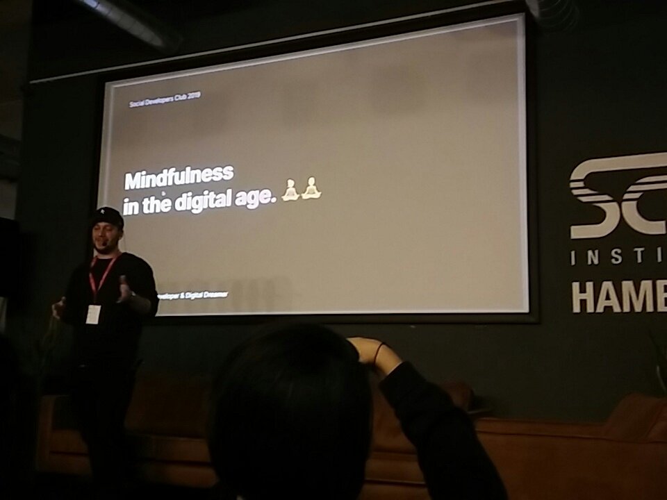 wuschelpanda's tweet photo. Als ersten Talk gibt es einen Vortrag von Daniel Zeitler. Habe schon Vorträge von ihm gehört, kann ich nur empfehlen. #socialdevelopersclub https://t.co/3ezRySloHr