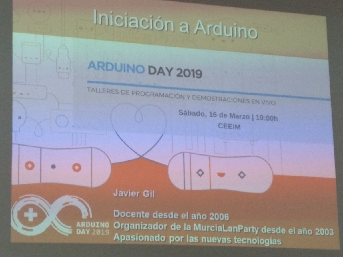 ma_fornet's tweet image. Comenzando el #ArduinoD19 con una jornada de @makersofmurcia y Javier Gil como ponente. Un montón de gente inquieta por hacer cosas diversas unidos por las ganas de aprender