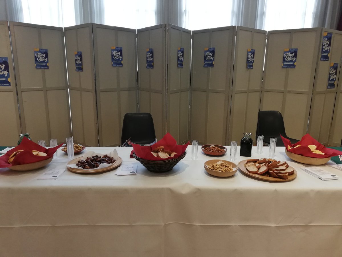 MichelRougerMR's tweet photo. #Bourgogne Le stand du @MuseoParcAlesia est prêt pour les deux jours du salon #ViniBD à #Dijon 🙂 Au programme dégustation antique 👍 On vous attend ! https://t.co/0ForiOpW2B