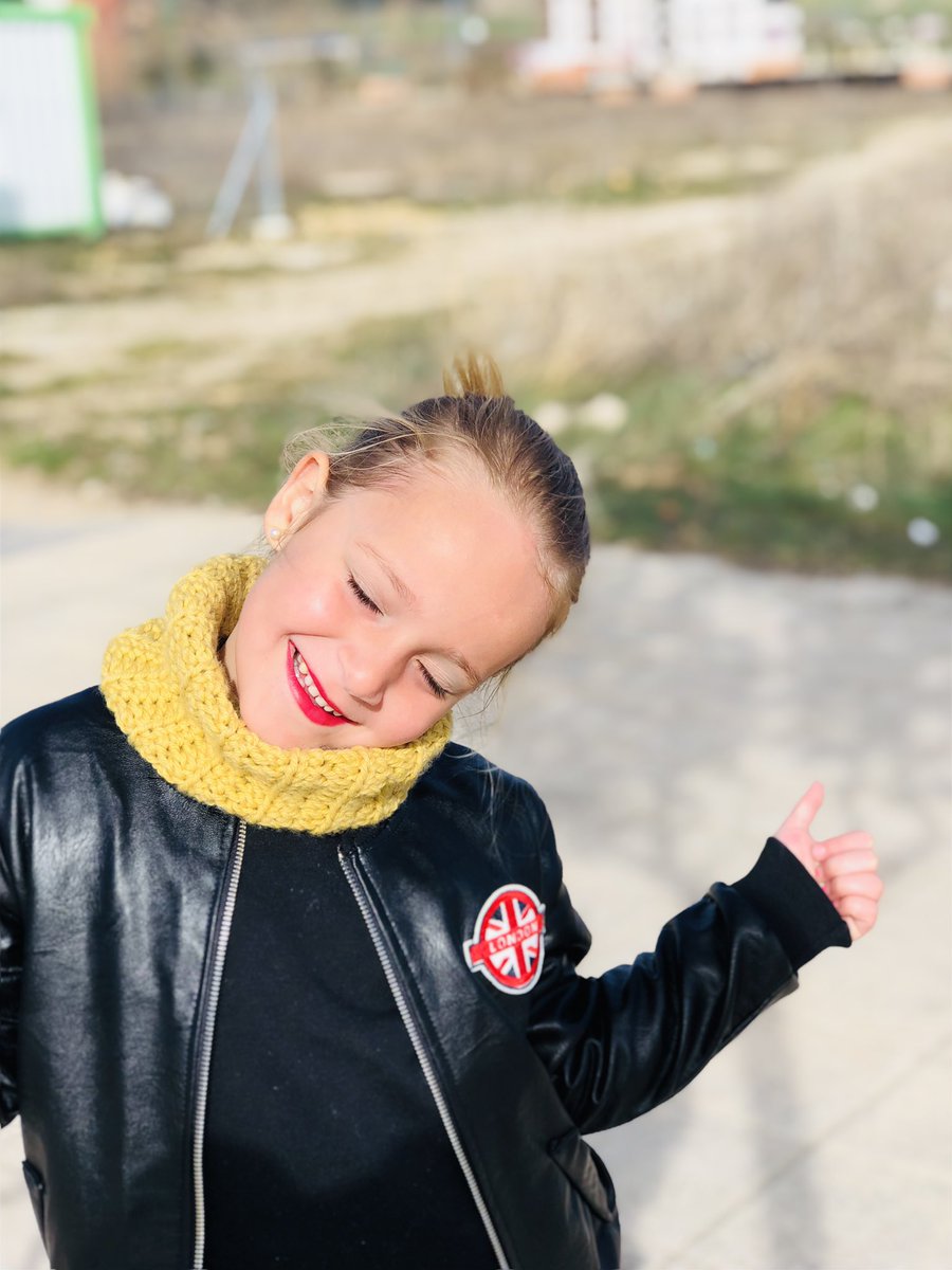 Mamialoloco's tweet photo. Mi pequeña princesa cada día creces más rápido, que se pare el tiempo...
#miprincesa #alicia #Familia #mamamolona #familianolona #HappyDay https://t.co/6SWpynFvH8