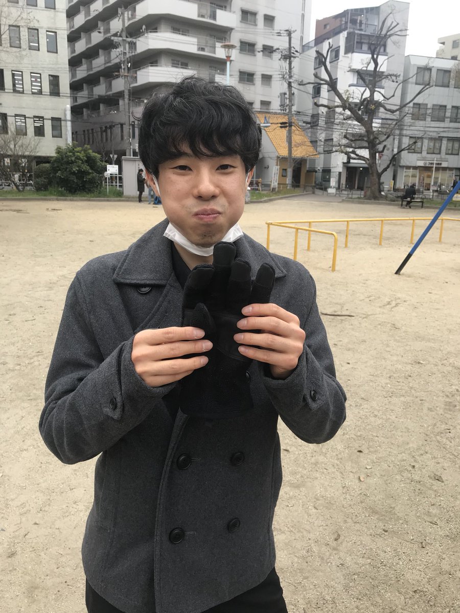 HeartCoupy's tweet photo. 【忘れ物】
この黒い手袋の持ち主がいらっしゃいましたら、DMで連絡下さい！ https://t.co/MG7w2madEk