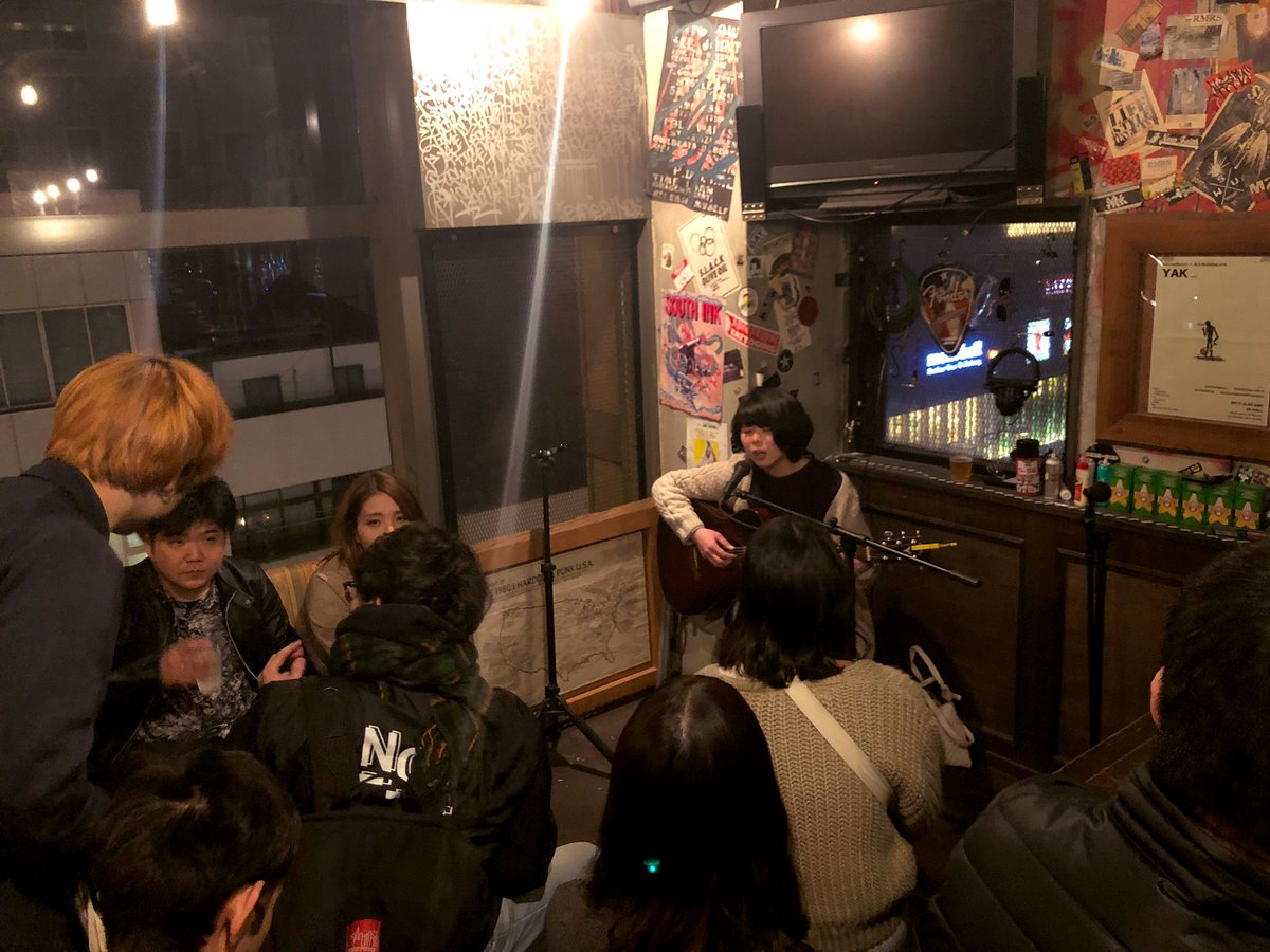 MACOCHI_BAND's tweet photo. 3番手はバーステージ
まつきよしほです！ https://t.co/AQ29nOXO5G
