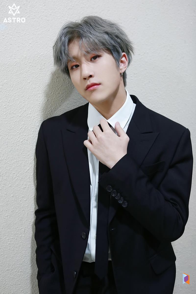 Bii_MyStar's tweet photo. 소중한 추억을 함께 해서 너무 행복했어 앞으로도 더더더 많이 함께 해!!!!♥️🐶
#ASTRO #AROHA #3RDAAF #AAF #JINJIN #박진우 #진진 #늘고맙구 #사랑해 @offclASTRO https://t.co/iaRvDA07oH