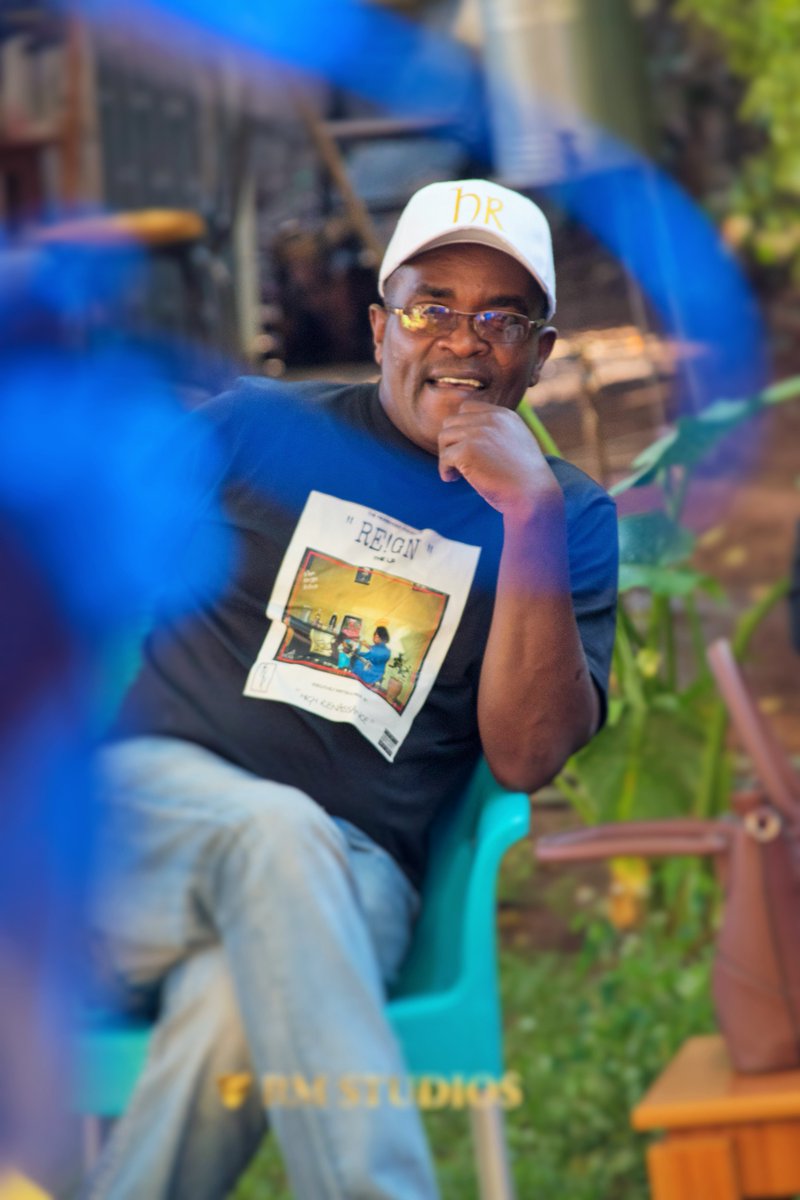 Hi_Renaissance's tweet photo. watching my popps vibe to my project and choosing a favorite out of the whole LP has been the highlight of this whole journey to be honest . .
I'm beyond blessed !
#ReignLP #SoulfulRap #TheMessenger https://t.co/ZtjAPXLIDW