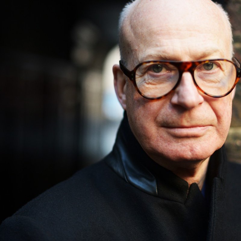 .<a href="/Roger_Mavity/">roger mavity</a> founded and ran his own ad agency for ten years with clients including Honda &amp; Burberrys. His book, How to Steal Fire, is a deep-dive into creativity and has just been published by Penguin #TDC19

For more about his incredible career: thinkingdigital.co.uk/speakers/roger… 🏢📘📸