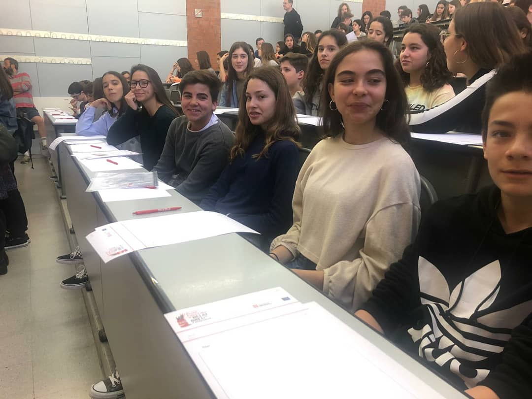 PadreDamianSSCC's tweet photo. Matí d'imaginació 💭🤔 i escriptura ✍️ pels alumnes de #2nesopd que han estat seleccionats per participar a la 42a edició #premicocacolarelatbreu Molta sort a tots i a gaudir de les lletres! #talent @CocaCola_es #sortimdelaula https://t.co/IO6J3lzVSb