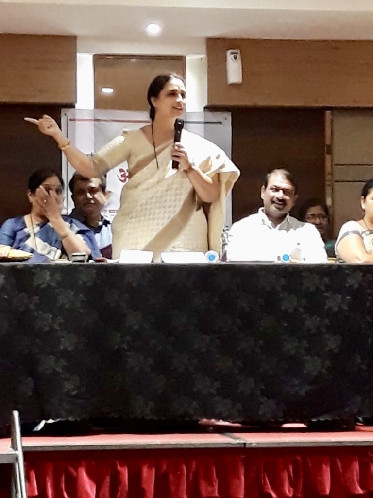 ChitraKWagh's tweet image. पिंपरी-चिंचवड @NCPspeaks ची आजची मावळ तसेच शिरूर लोकसभा निवडणुकीसंदर्भात सहकार्यांशी संवाद साधला यावेळी शहरअध्यक्ष संजोगजी वाघेरे,मंगलाताई कदम शहरमहिलाध्यक्ष वैशाली काळभोर उपस्थित  @AjitPawarSpeaks @parthajitpawar @Jayant_R_Patil @supriya_sule @Dwalsepatil