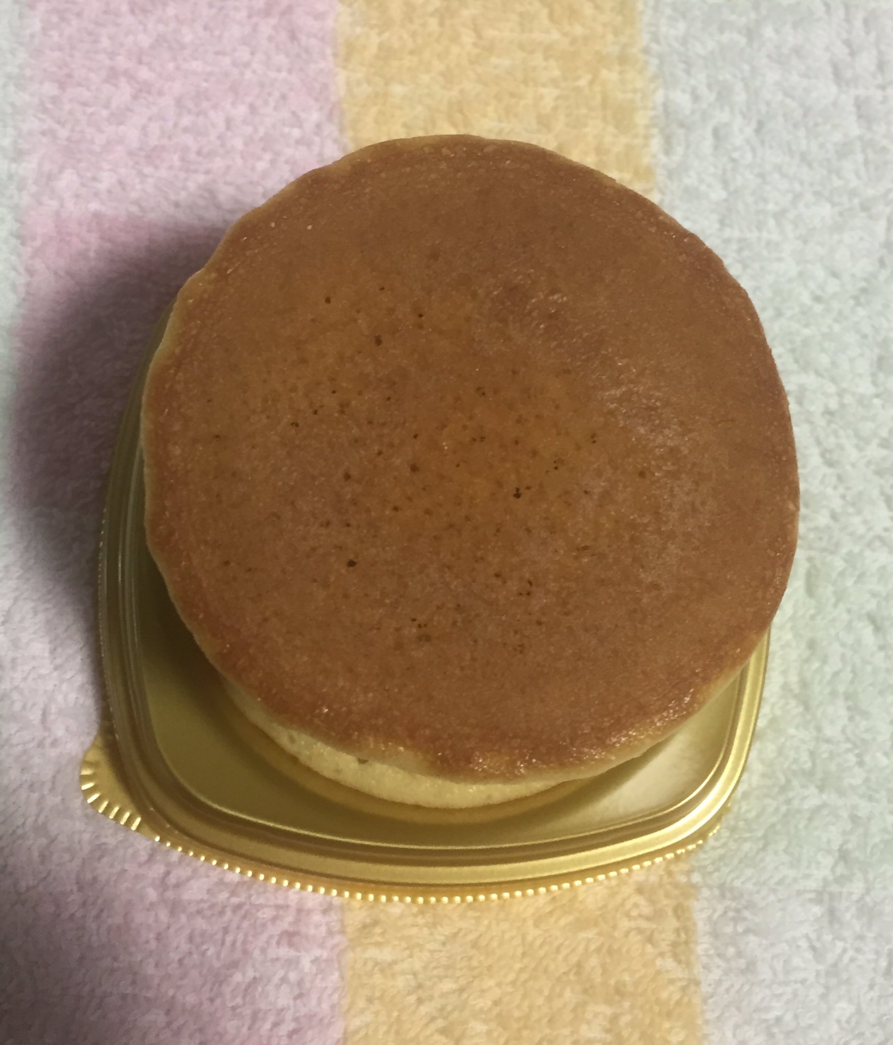 تويتر 茶漬け Cca同盟 على تويتر 皆さんこんばんは 久しぶりのスイーツイート モンストでどら焼きばっか集めてたから 食べたくなってコンビニで抹茶どら焼き買ってきた 横アングルのクセがすごいんじゃ T Co 6q3klfivtb