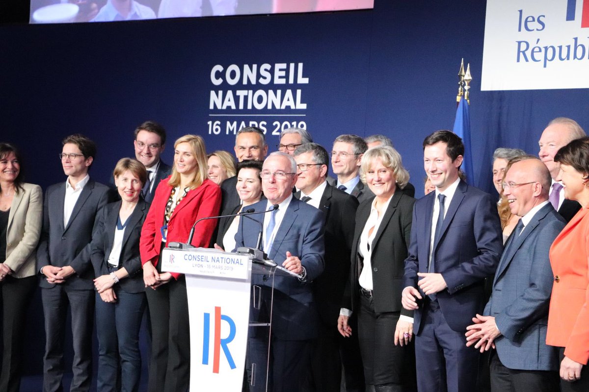 Vincent Descoeur (@vincentdescoeur) on Twitter photo Au #cnlr à Lyon pour soutenir notre liste <a href="/lesRepublicains/">les Républicains</a> et entendre <a href="/fxbellamy/">Fx Bellamy</a>. Humilité, détermination et compétence.Un candidat brillant qui saura convaincre de la nécessité de changer l’Europe pour la sauver.Bravo à <a href="/laurentwauquiez/">Laurent Wauquiez</a> pour ce choix d’avenir ! Au #cnlr à Lyon pour soutenir notre liste <a href="/lesRepublicains/">les Républicains</a> et entendre <a href="/fxbellamy/">Fx Bellamy</a>. Humilité, détermination et compétence.Un candidat brillant qui saura convaincre de la nécessité de changer l’Europe pour la sauver.Bravo à <a href="/laurentwauquiez/">Laurent Wauquiez</a> pour ce choix d’avenir !